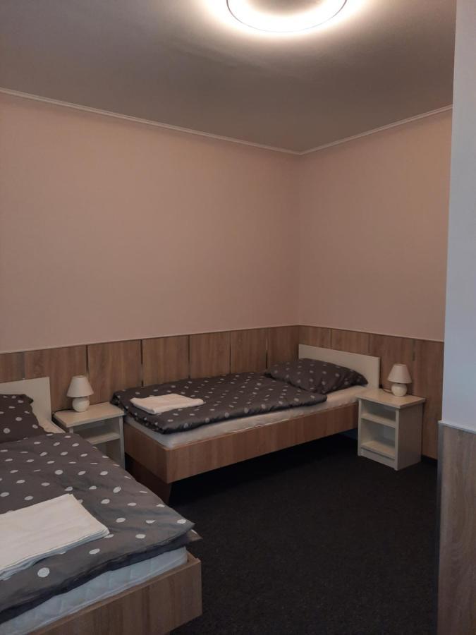 Fenyo Apartman Apartment Nagykata Exterior photo
